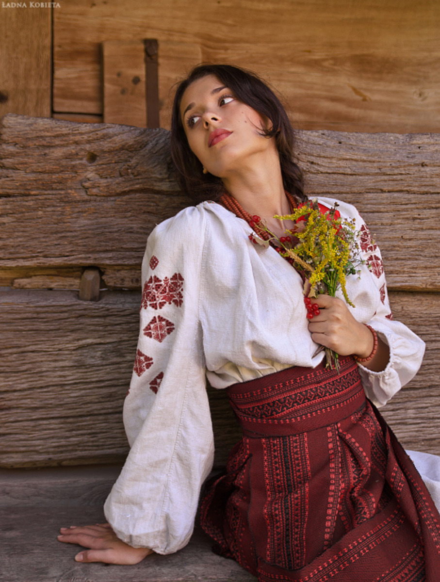 Girls in Slavic costumes in Fresno