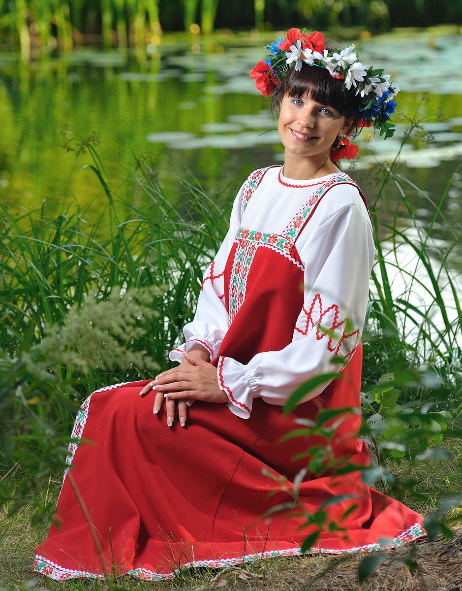 Beautiful girl Girls in Slavic costumes in Fresno